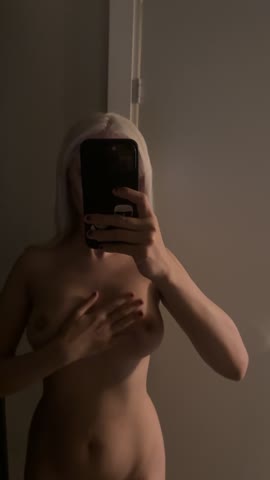 Help me to put oil on my tits